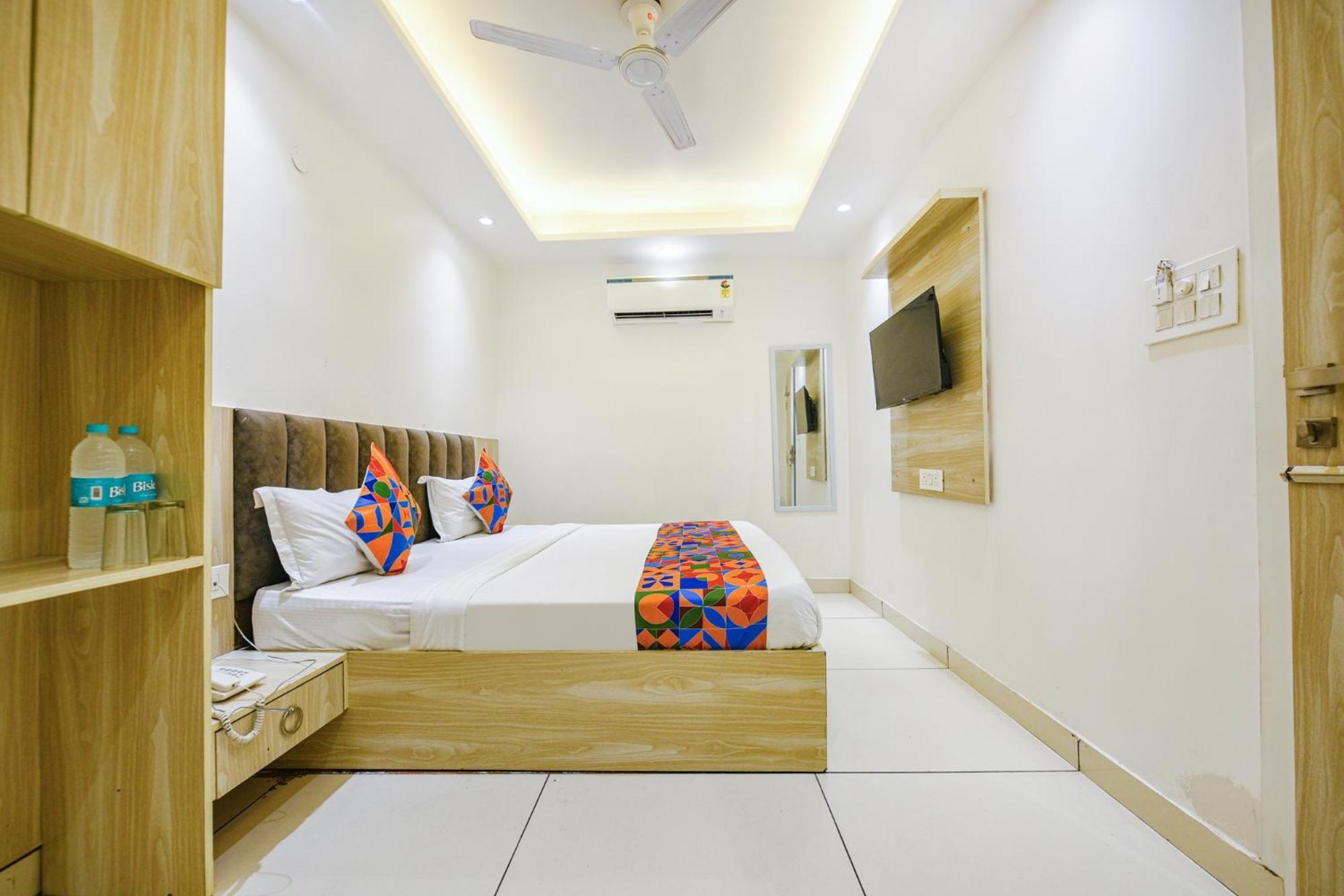 Fabhotel Luxury Inn Near Adarsh Nagar Metro Delhi  Buitenkant foto