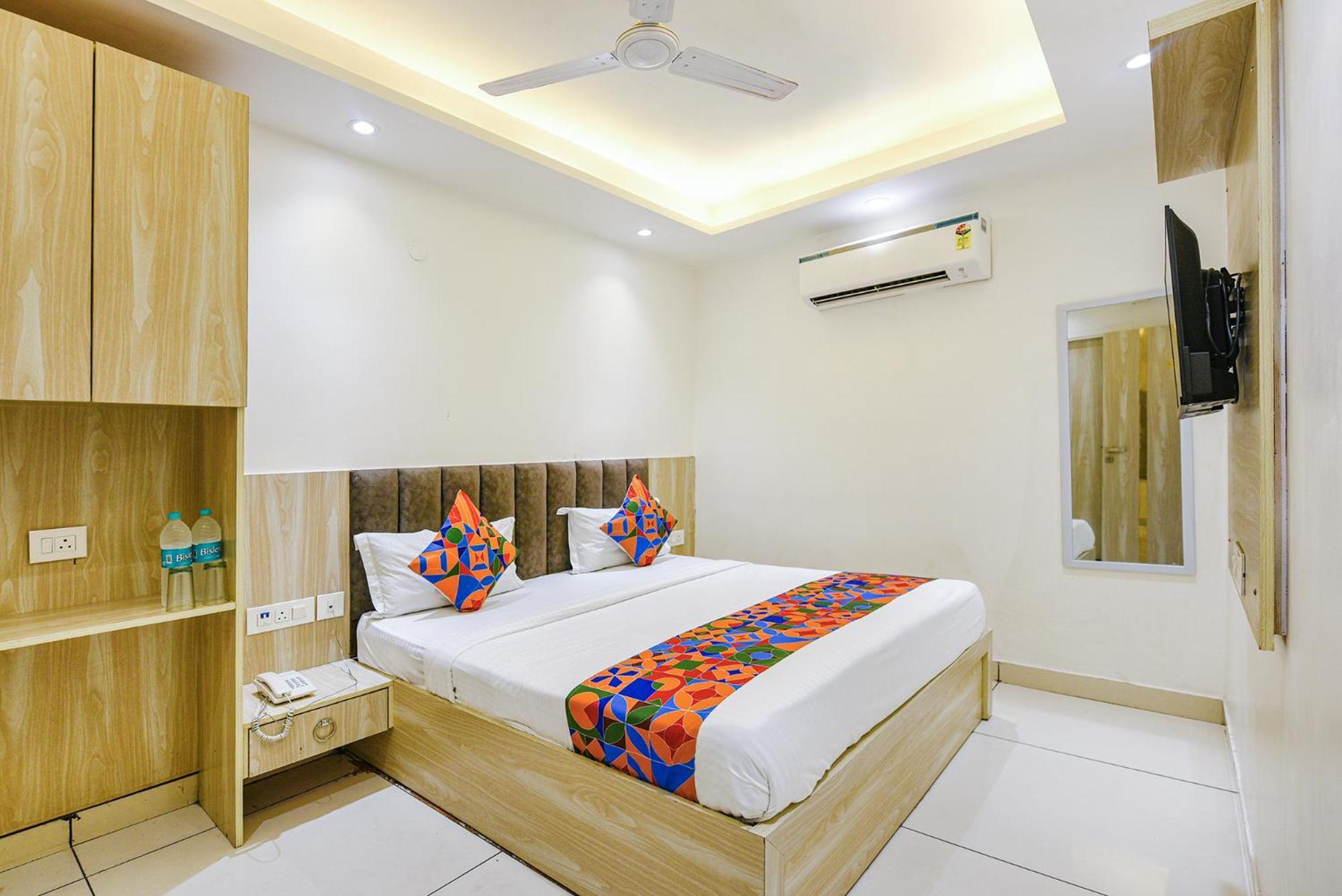 Fabhotel Luxury Inn Near Adarsh Nagar Metro Delhi  Buitenkant foto