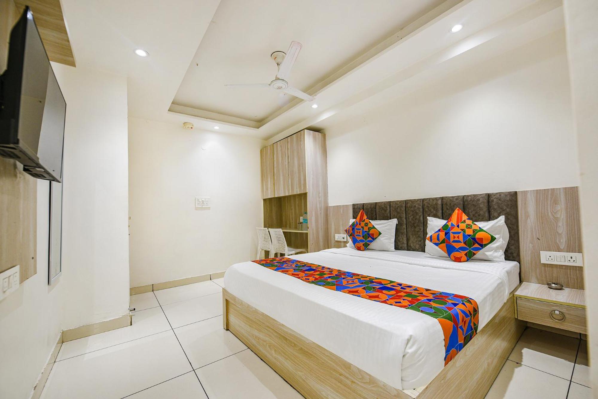 Fabhotel Luxury Inn Near Adarsh Nagar Metro Delhi  Buitenkant foto