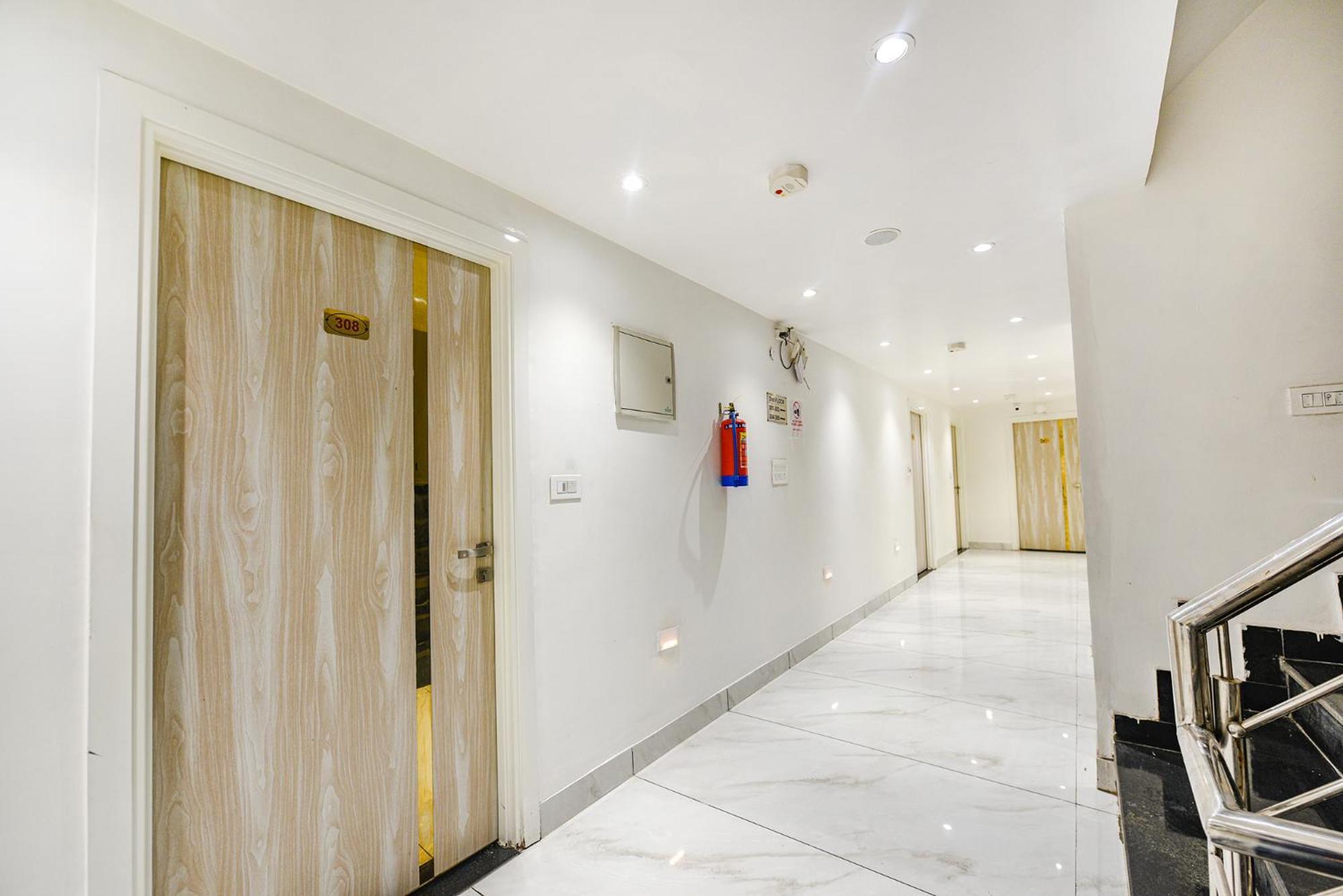 Fabhotel Luxury Inn Near Adarsh Nagar Metro Delhi  Buitenkant foto