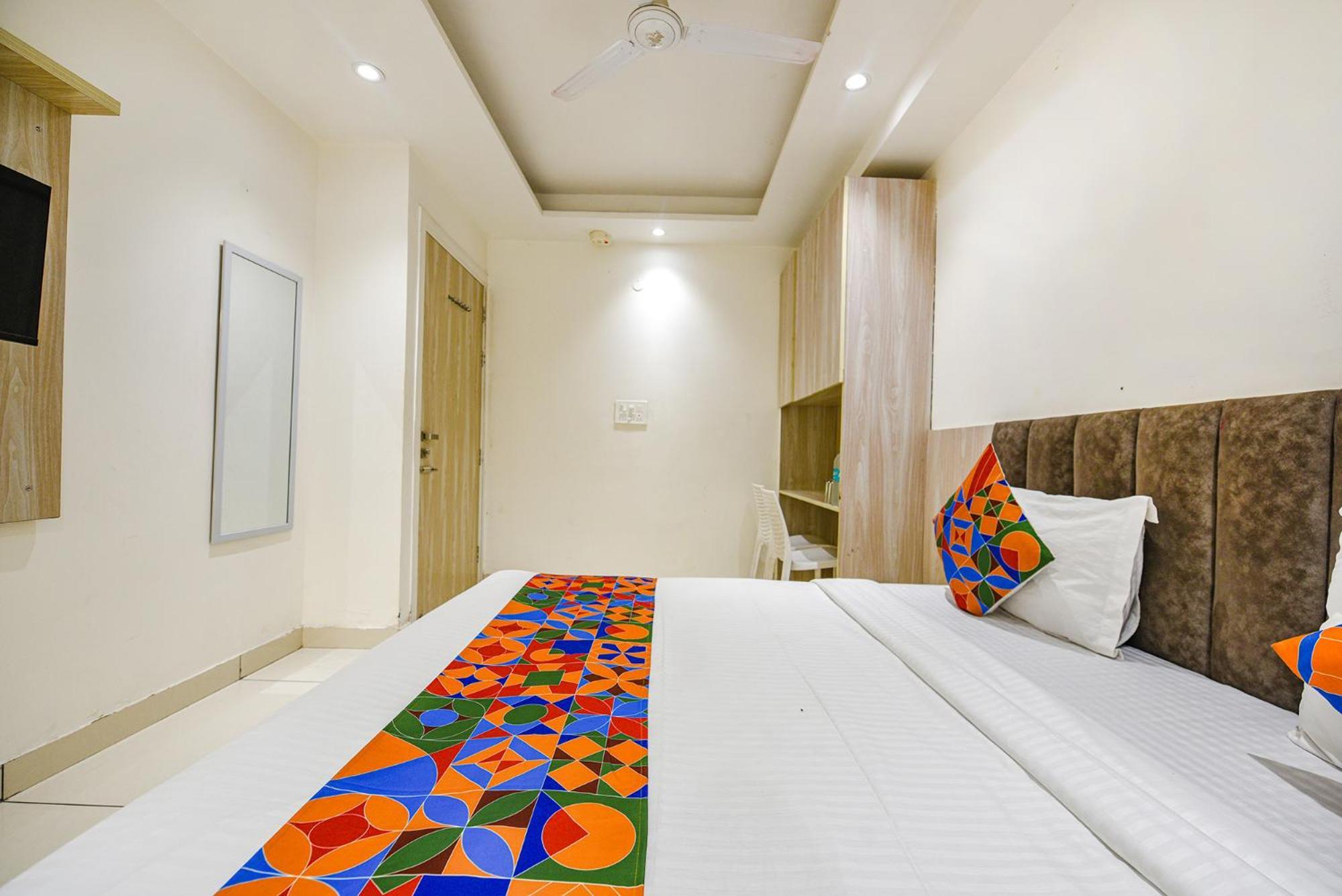 Fabhotel Luxury Inn Near Adarsh Nagar Metro Delhi  Buitenkant foto