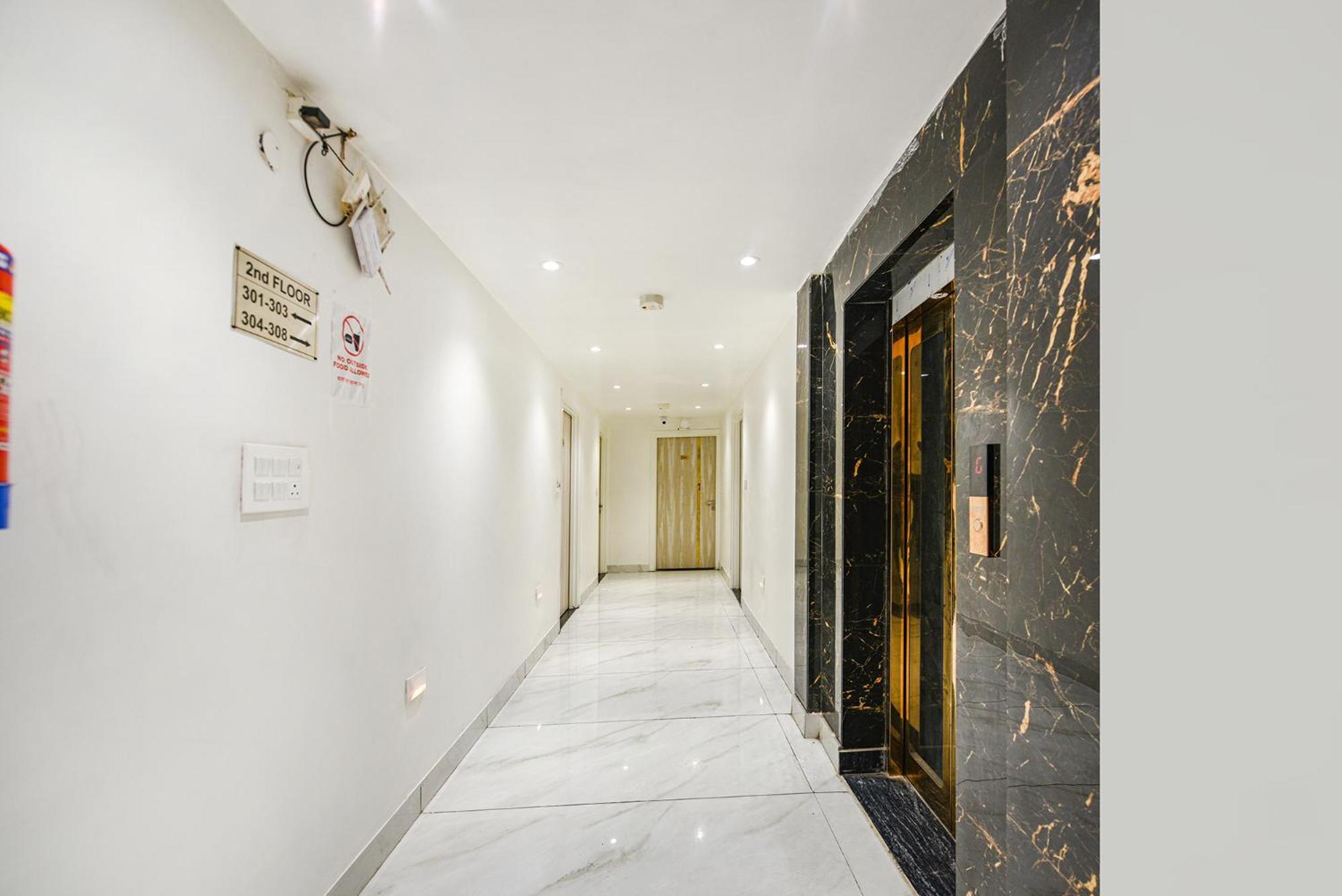 Fabhotel Luxury Inn Near Adarsh Nagar Metro Delhi  Buitenkant foto