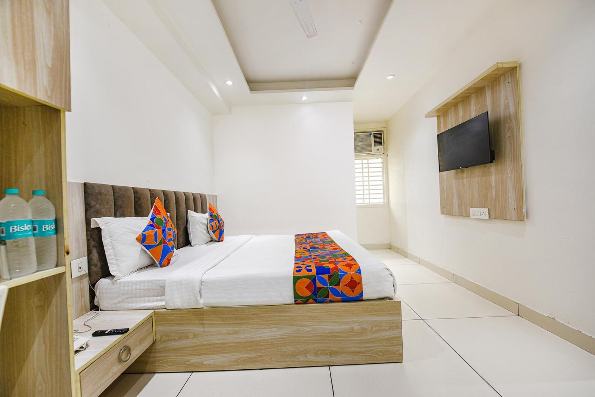 Fabhotel Luxury Inn Near Adarsh Nagar Metro Delhi  Buitenkant foto