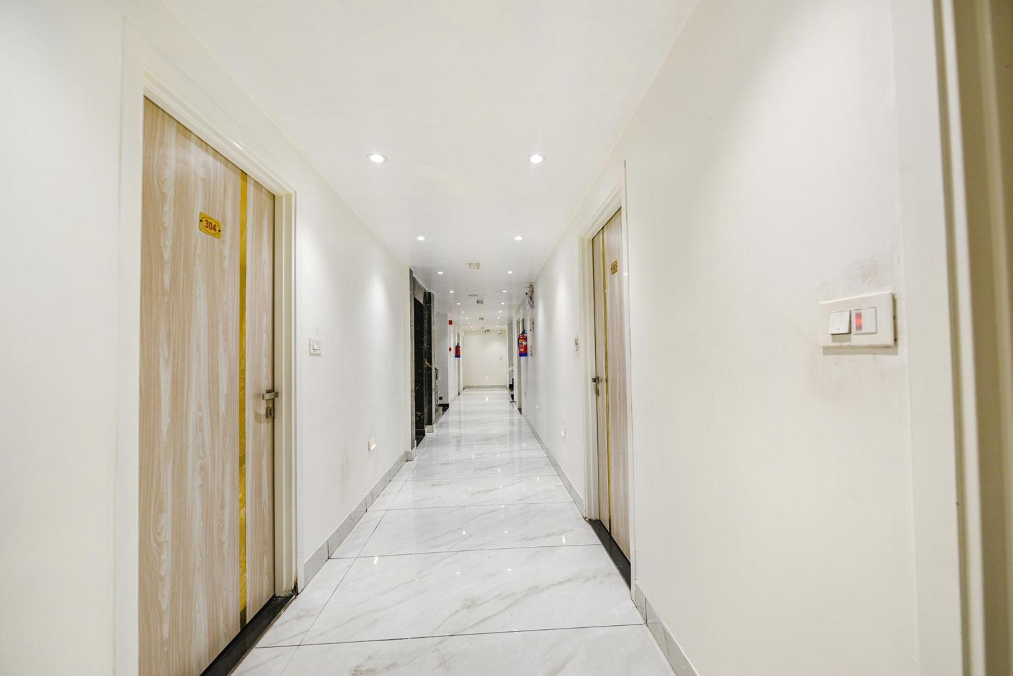 Fabhotel Luxury Inn Near Adarsh Nagar Metro Delhi  Buitenkant foto