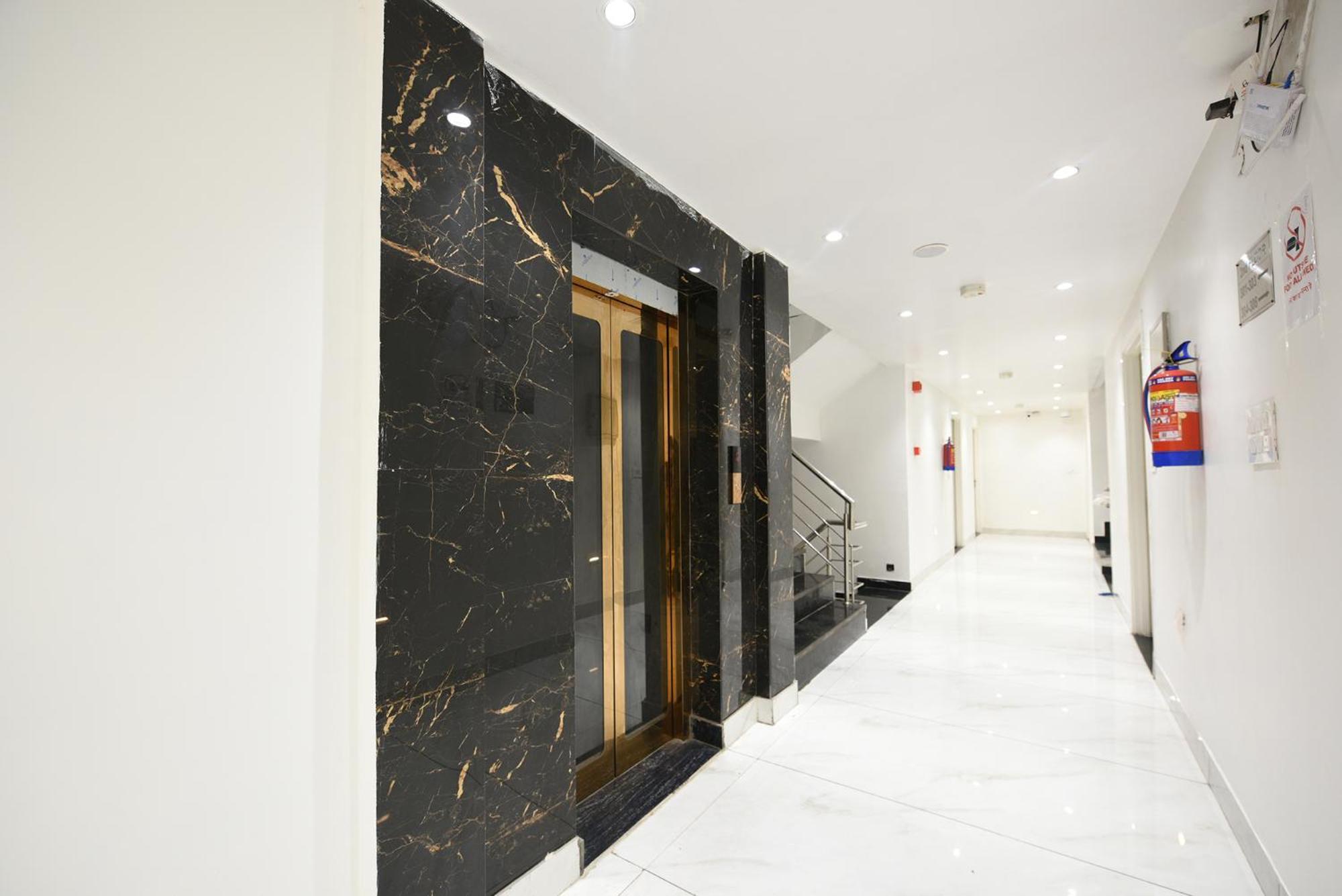 Fabhotel Luxury Inn Near Adarsh Nagar Metro Delhi  Buitenkant foto