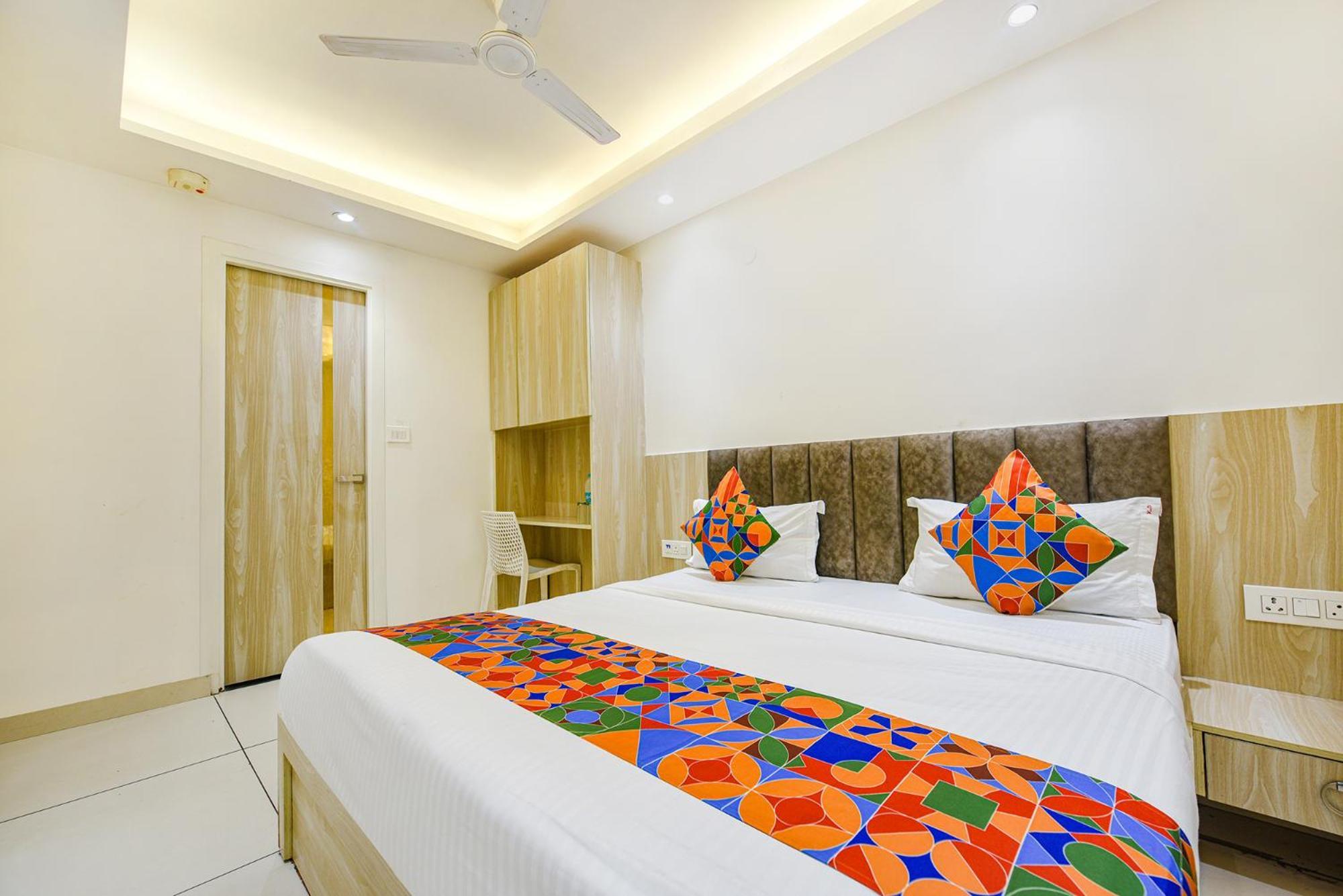 Fabhotel Luxury Inn Near Adarsh Nagar Metro Delhi  Buitenkant foto