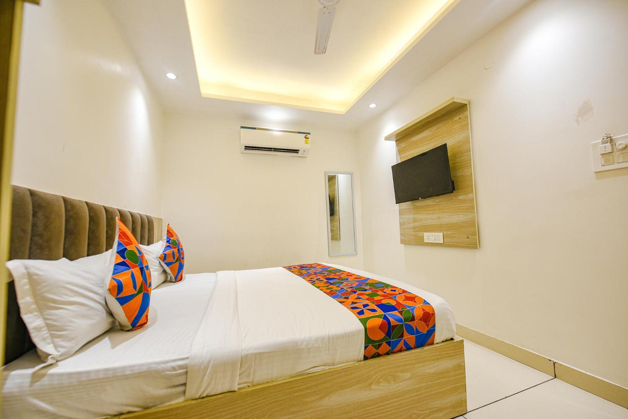 Fabhotel Luxury Inn Near Adarsh Nagar Metro Delhi  Buitenkant foto